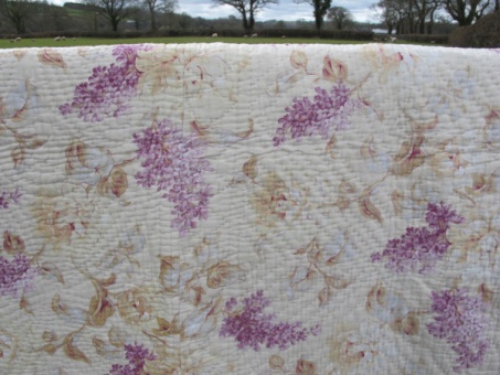 res_detail_of_quilt_fabric